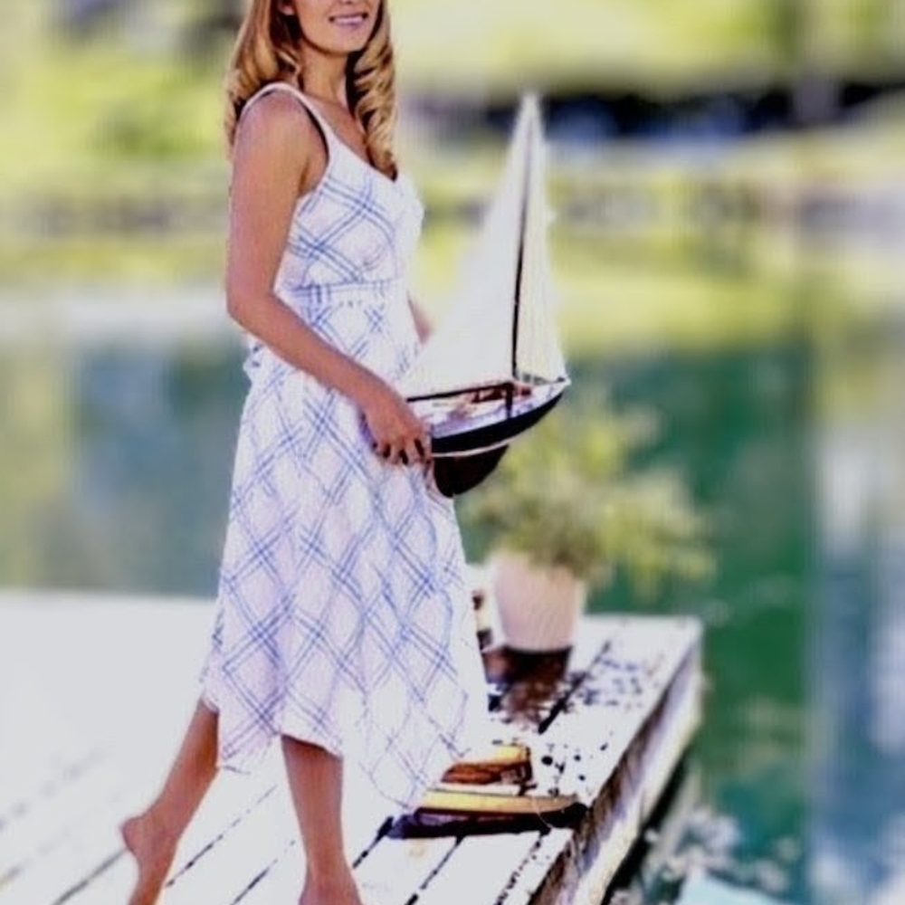 👗LC Lauren Conrad White and Blue Fully Lined Midi Dress